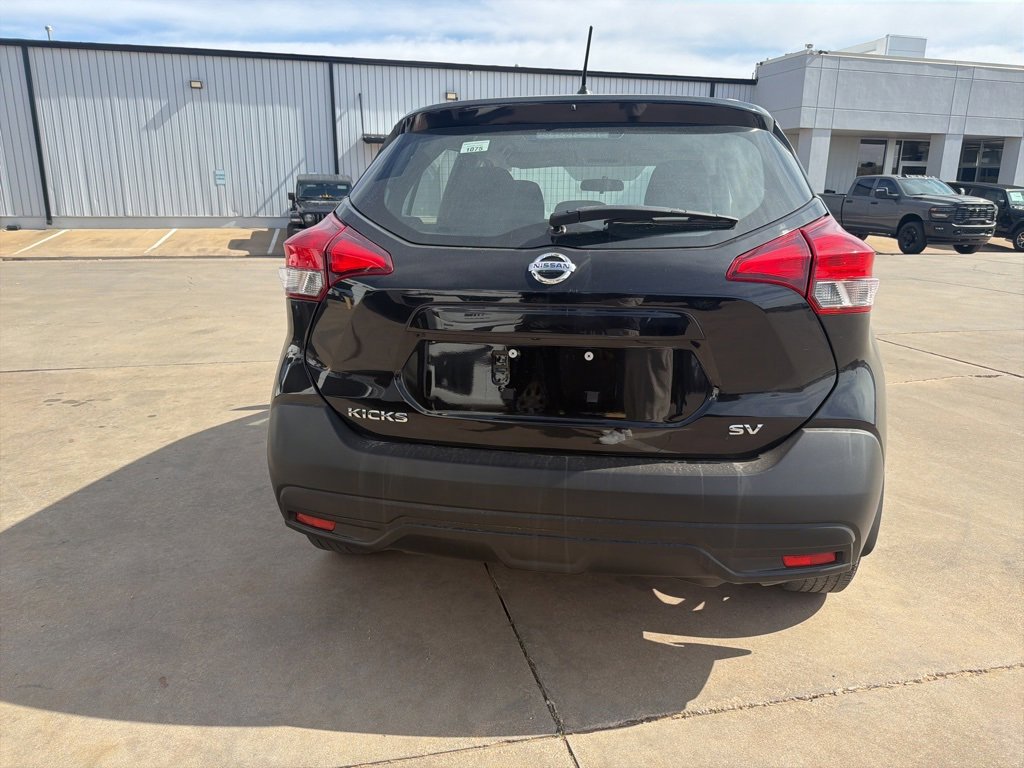Used 2019 Nissan Kicks SV image 4