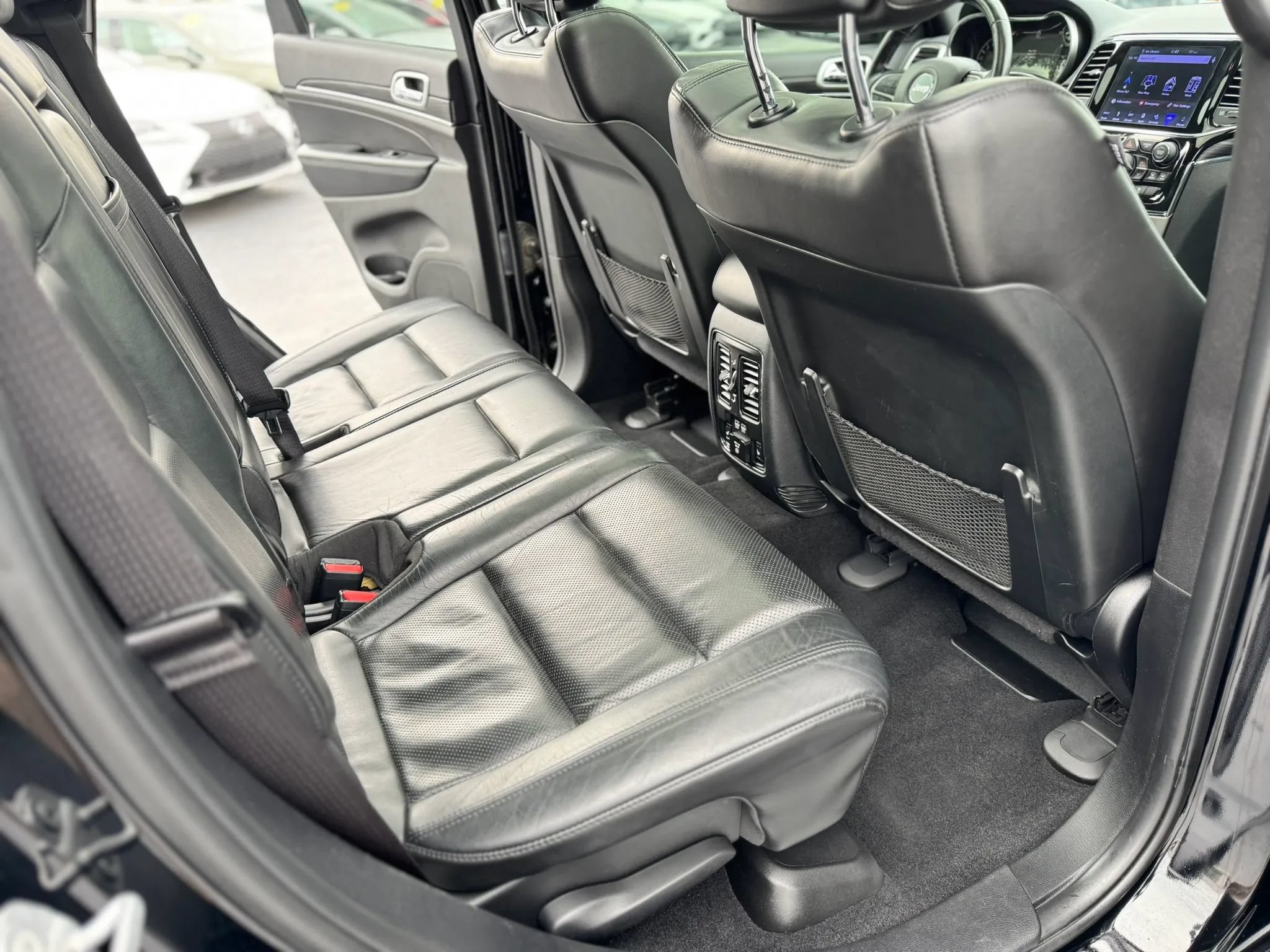 Used 2019 Jeep Grand Cherokee Limited w/ Luxury Group II AWD/4WD image 15