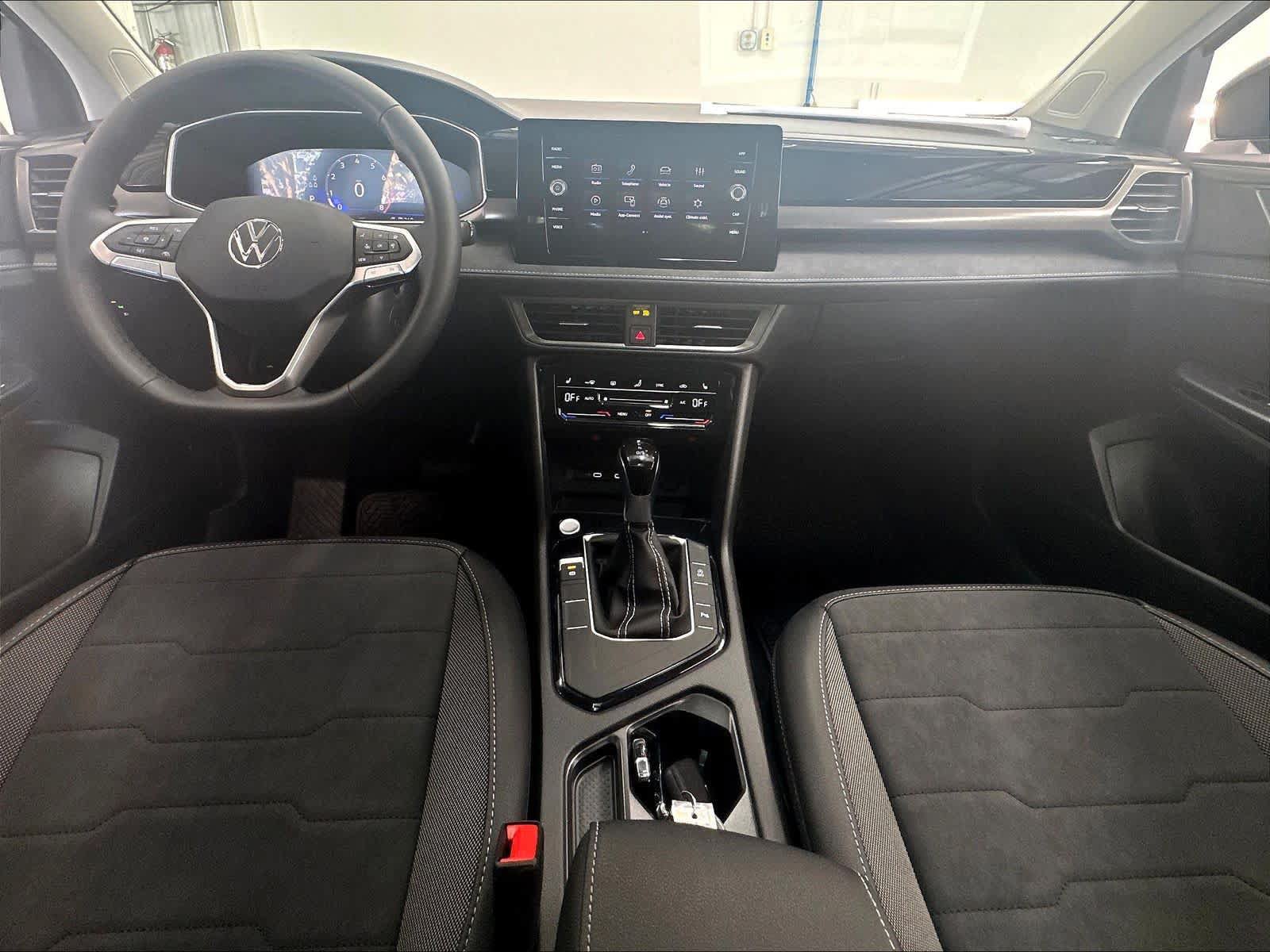 New 2027 Volkswagen Taos SE FWD image 5