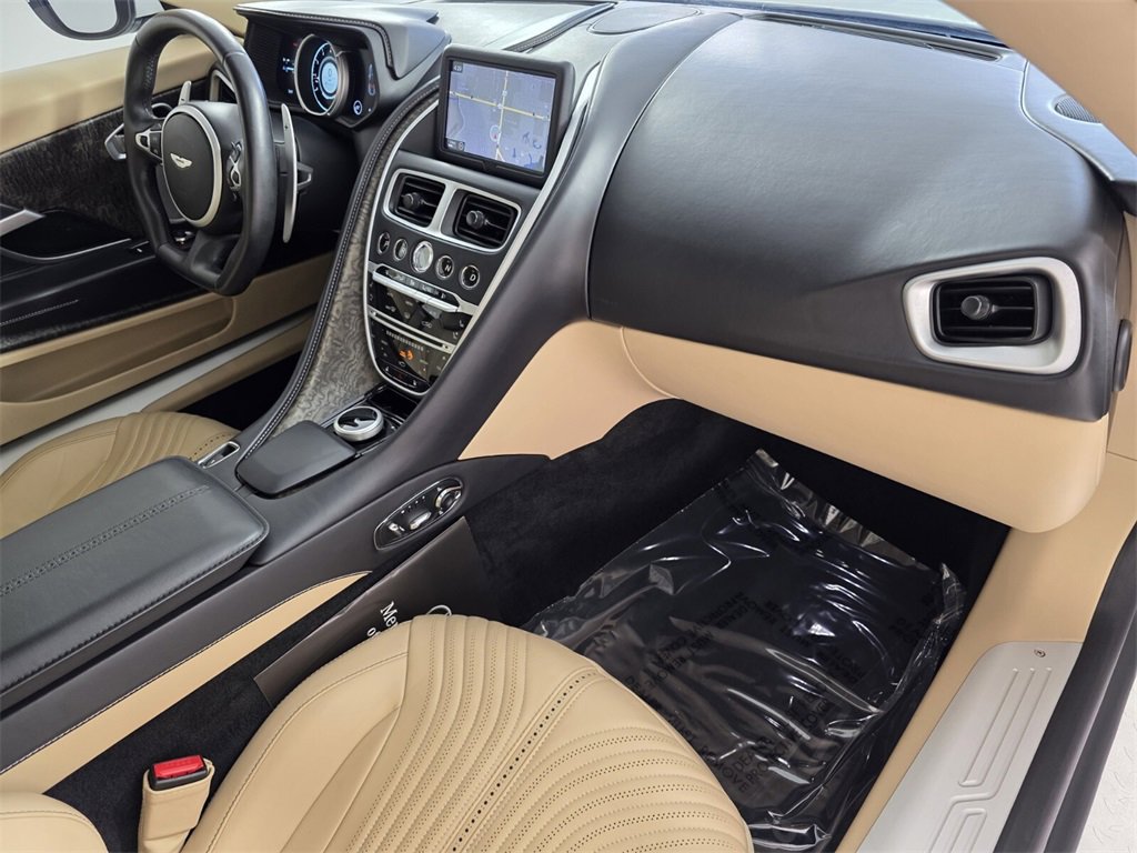 Used 2023 Aston Martin DB11 Coupe image 29