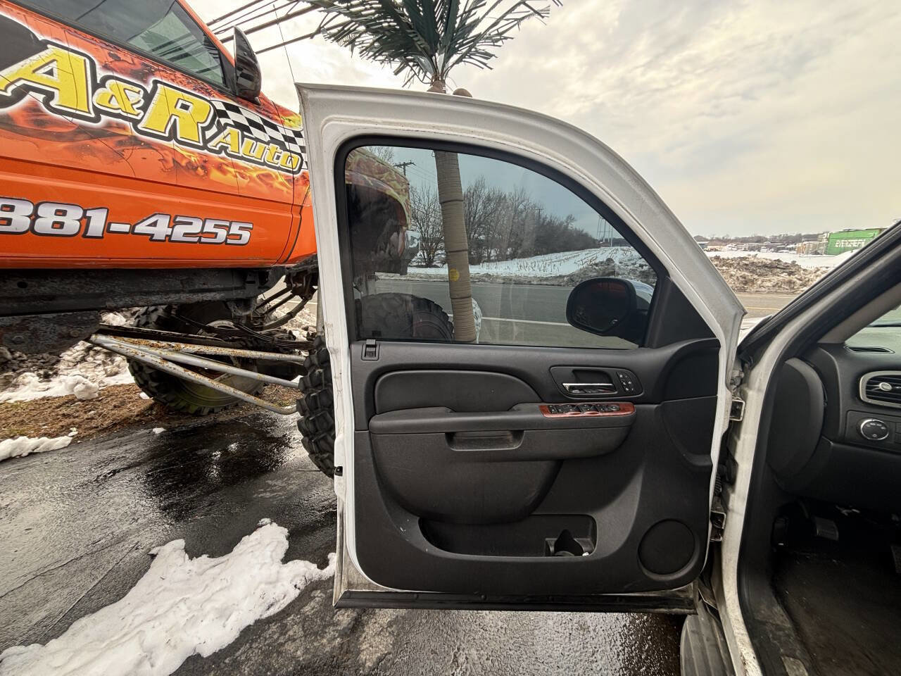 Used 2010 Chevrolet Tahoe LTZ image 20