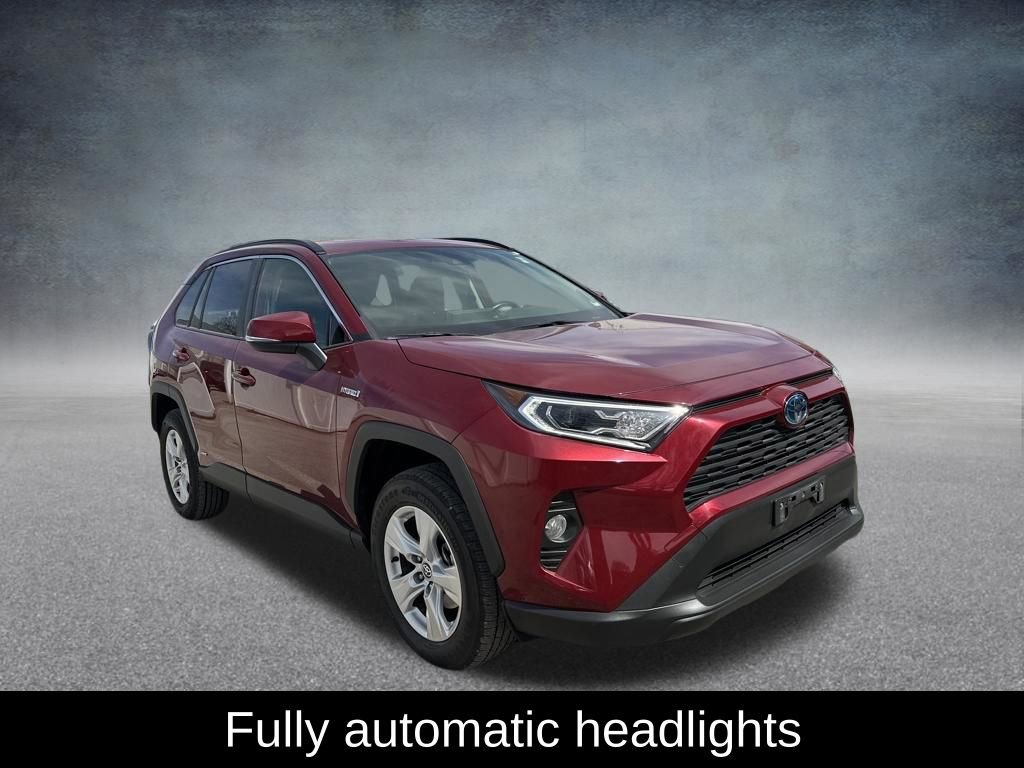 Used 2020 Toyota RAV4 XLE w/ Convenience Package image 9