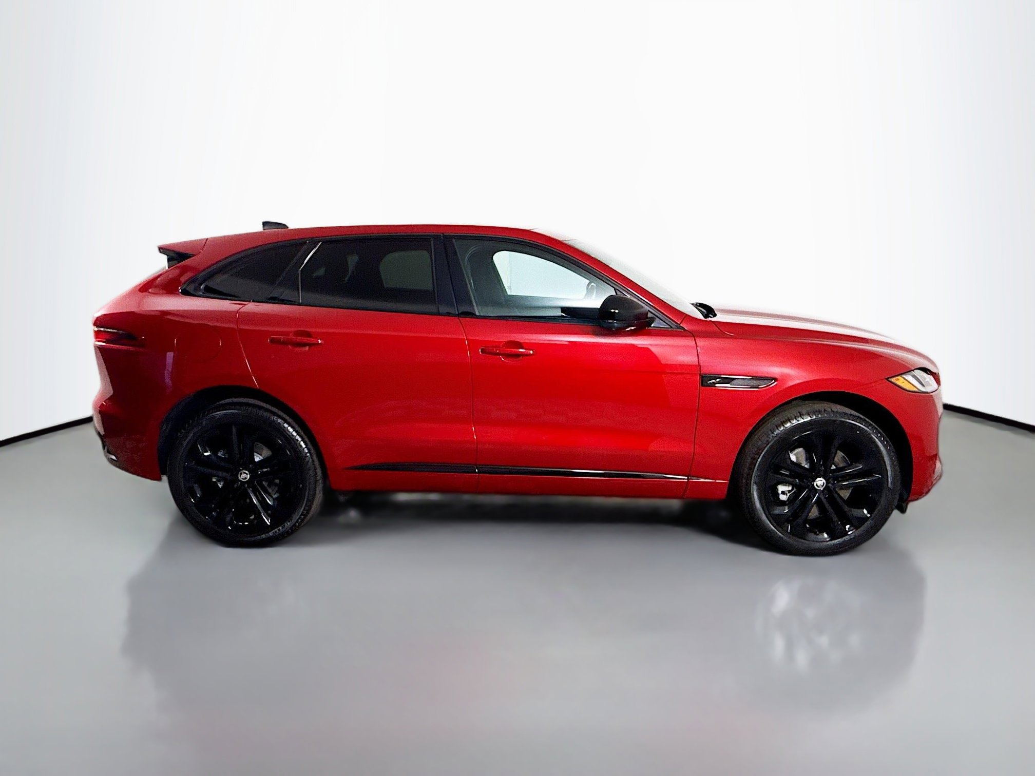 Used 2024 Jaguar F-PACE R-Dynamic S image 11