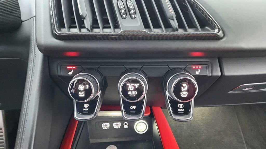 Used 2017 Audi R8 V10 w/ Carbon Exterior Package image 33