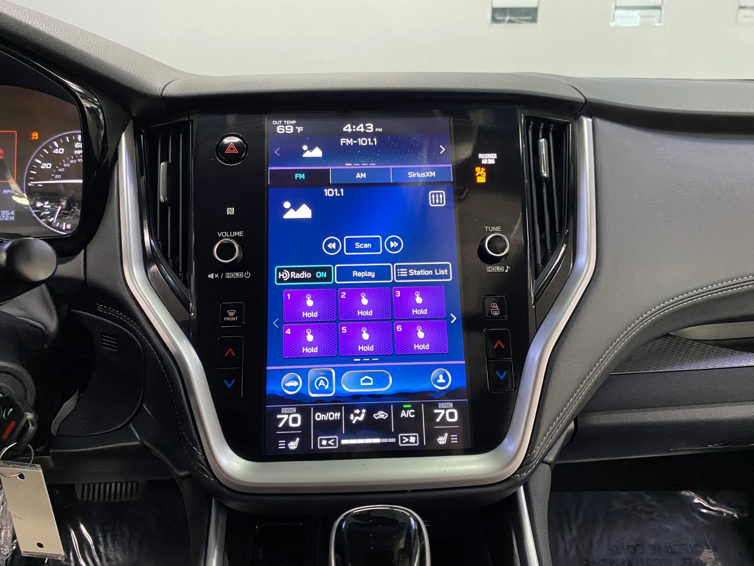 Used 2022 Subaru Outback Premium image 18