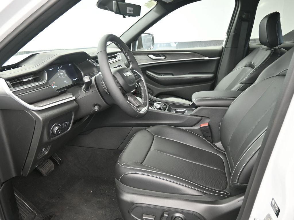 New 2025 Jeep Grand Cherokee Limited w/ Luxury Tech Group II image 11