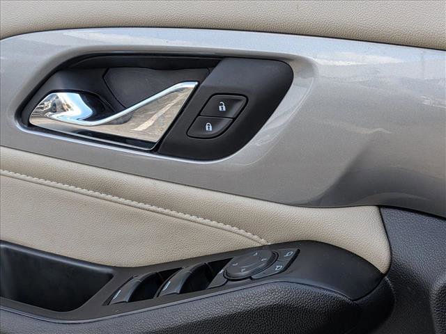 Used 2023 Chevrolet Traverse LS FWD image 12