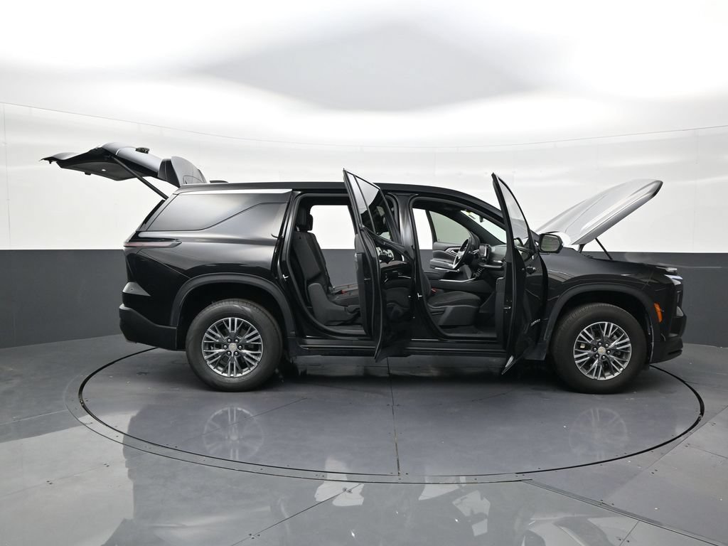 Used 2025 Chevrolet Traverse LT FWD image 28
