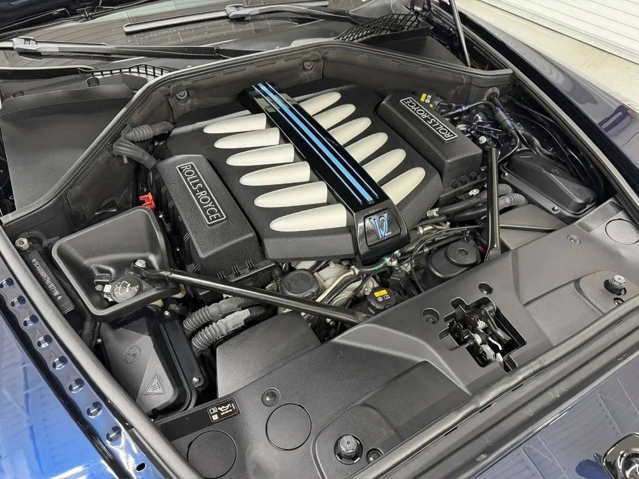Used 2017 Rolls-Royce Dawn RWD image 47