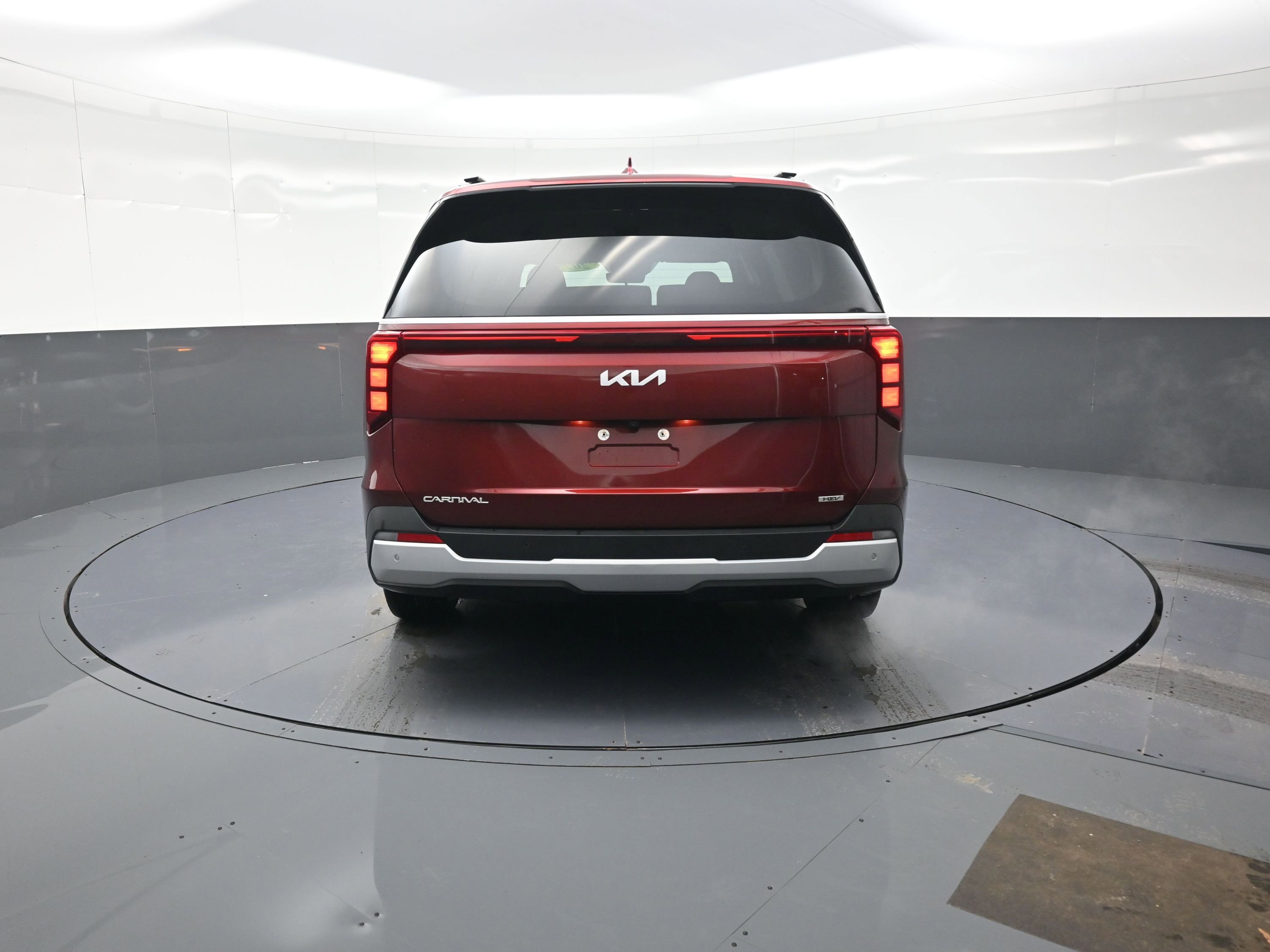Used 2025 Kia Carnival EX image 4