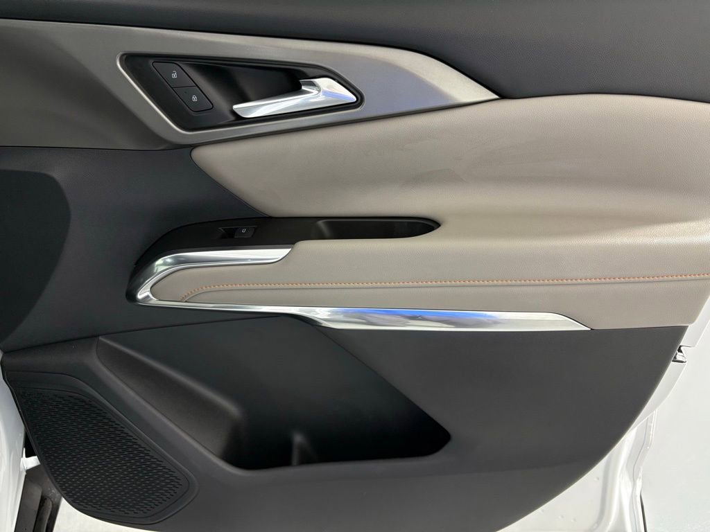 Used 2025 Chevrolet Traverse LT image 49