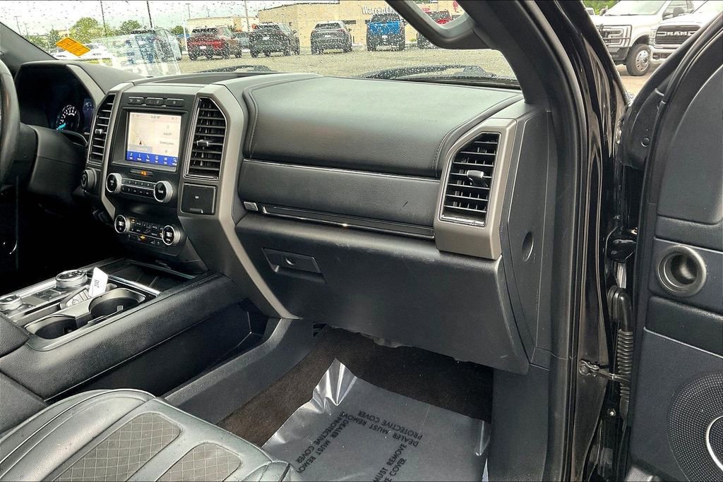Used 2020 Ford Expedition XLT w/ Equipment Group 202A AWD/4WD image 16