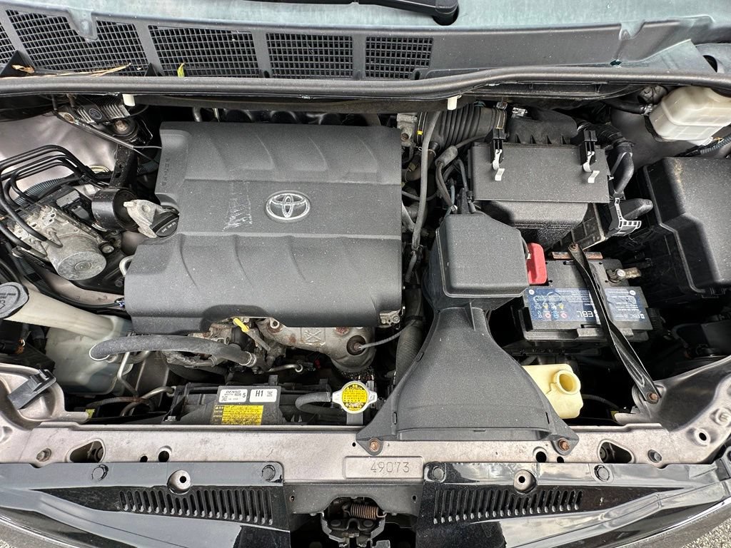 Used 2014 Toyota Sienna LE AWD/4WD image 37