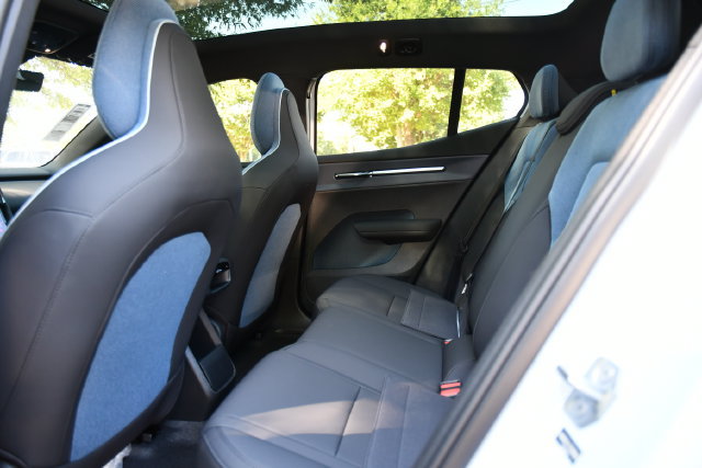 New 2026 Volvo EX30 Ultra w/ Protection Package Premier AWD/4WD image 17