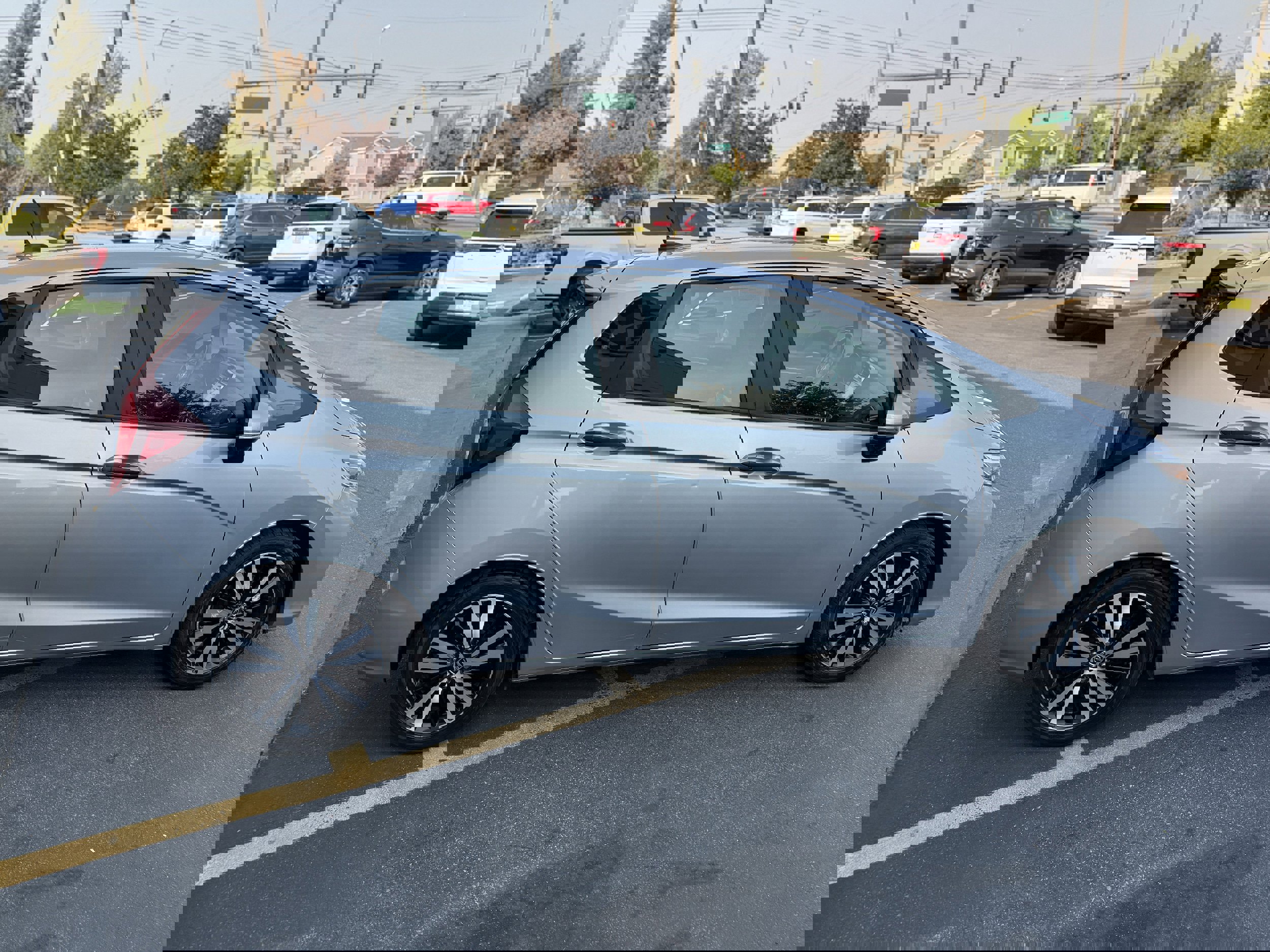 Used 2018 Honda Fit EX-L image 2