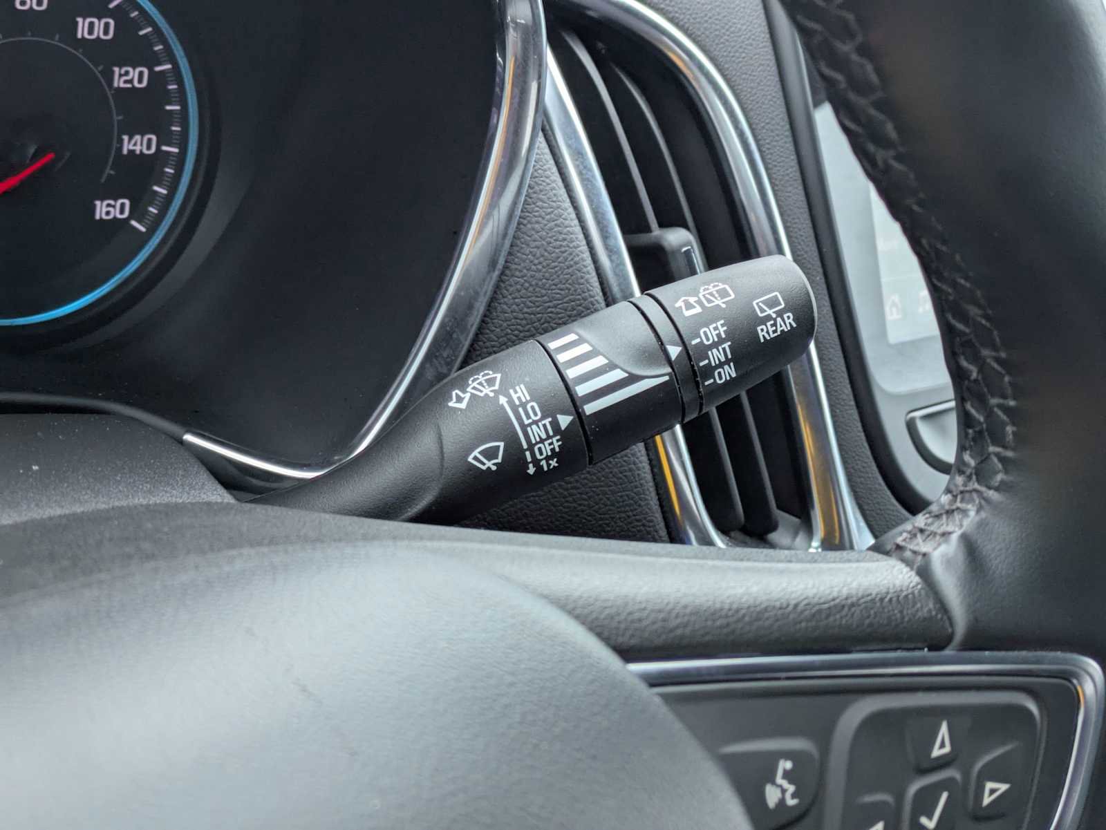 Used 2024 Chevrolet Equinox LT AWD/4WD image 27