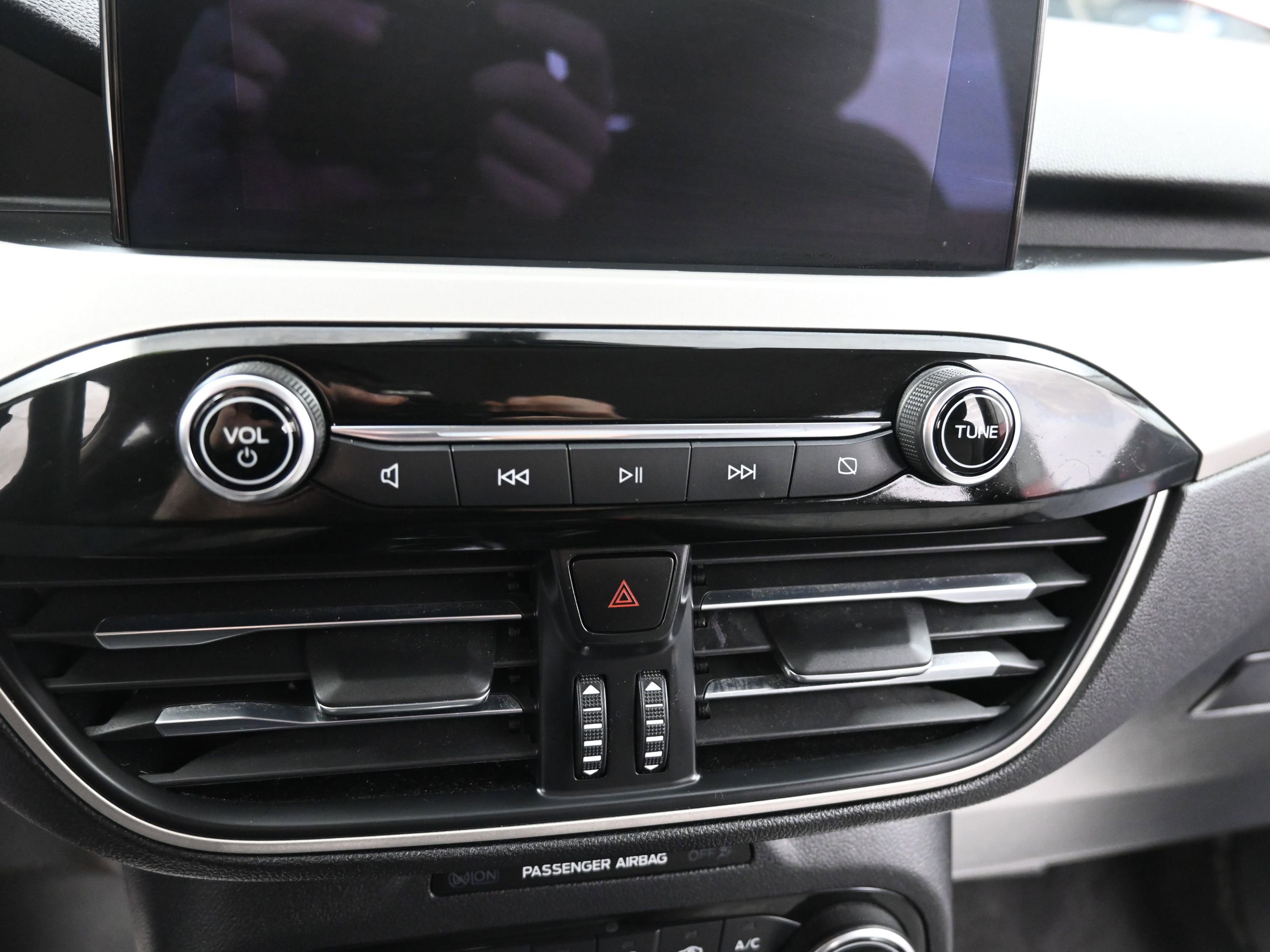 Used 2021 Ford Escape SE w/ Cold Weather Package FWD image 23