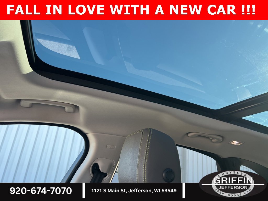 Used 2017 Jaguar F-PACE R-Sport image 25