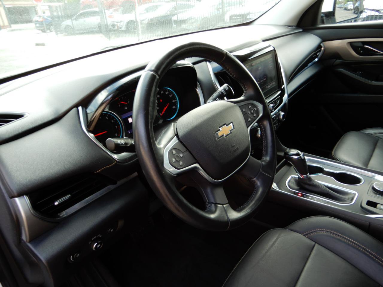 Used 2020 Chevrolet Traverse LT w/ LT Premium Package AWD/4WD image 14