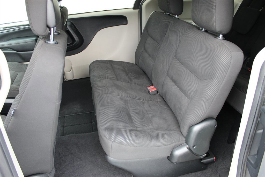 Used 2020 Dodge Grand Caravan SE w/ UConnect Hands-Free Group image 7