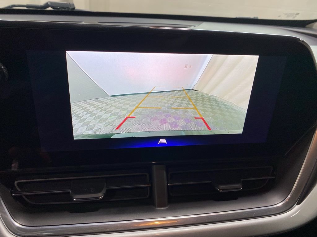 Used 2024 Chevrolet Trax LT w/ LT Convenience Package image 23