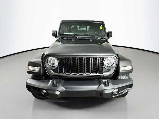 Used 2024 Jeep Gladiator Sport AWD/4WD image 2