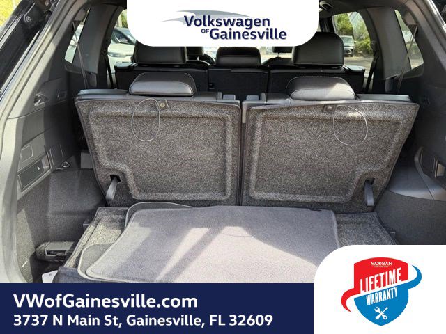 Certified 2024 Volkswagen Tiguan SE R-Line image 7
