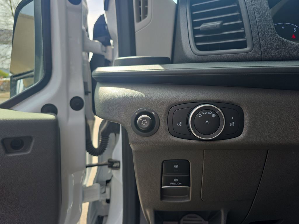 New 2025 Ford Transit 250 148 Medium Roof image 23