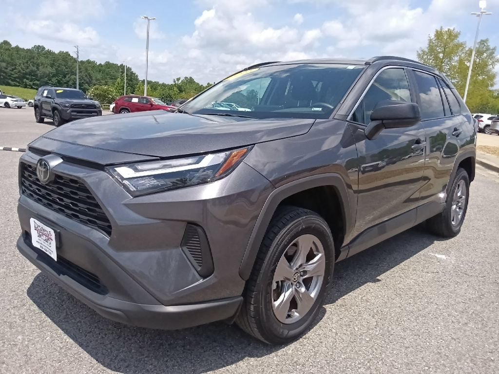 Used 2025 Toyota RAV4 LE AWD/4WD image 7
