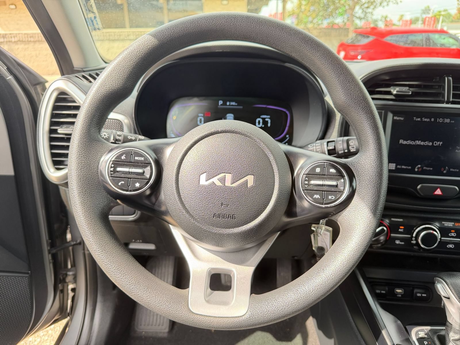 Used 2025 Kia Soul LX w/ LX Technology Package FWD image 25