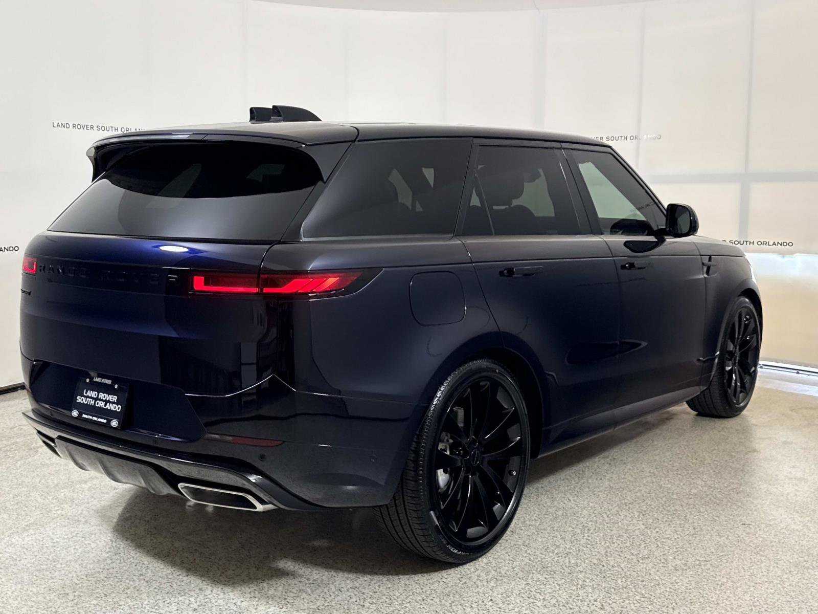 New 2026 Land Rover Range Rover Sport Dynamic SE AWD/4WD image 5