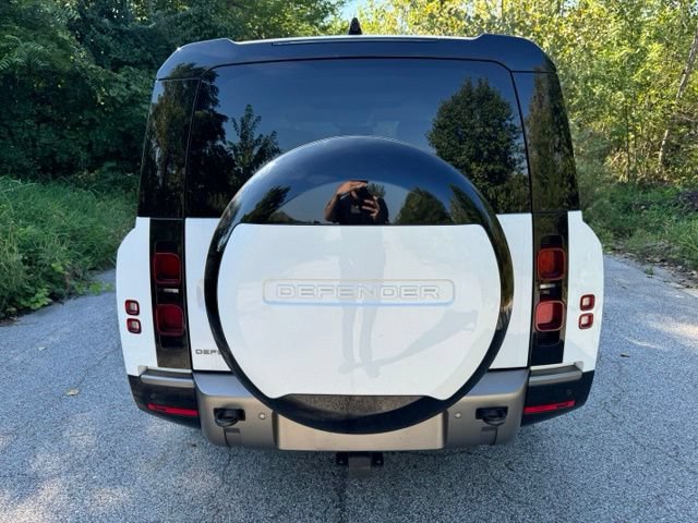 Certified 2024 Land Rover Defender 130 X-Dynamic SE AWD/4WD image 6