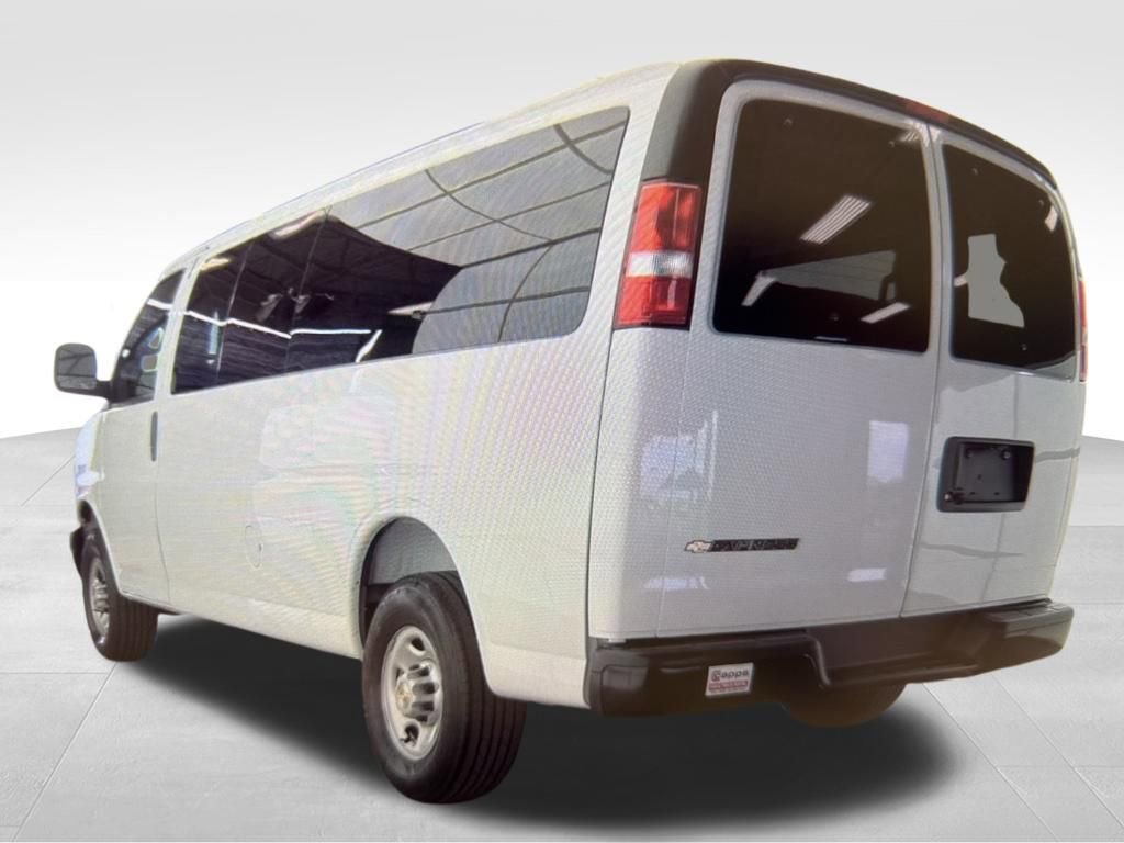 Used 2025 Chevrolet Express 3500 LS RWD image 4