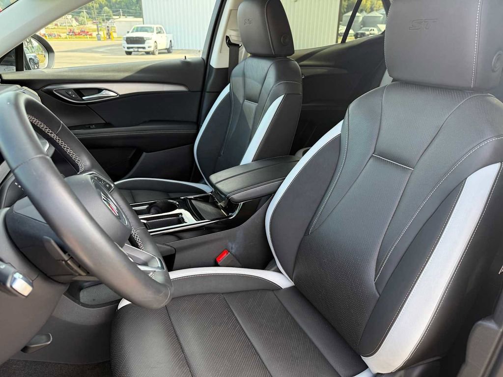 Used 2025 Buick Envision Sport Touring image 19