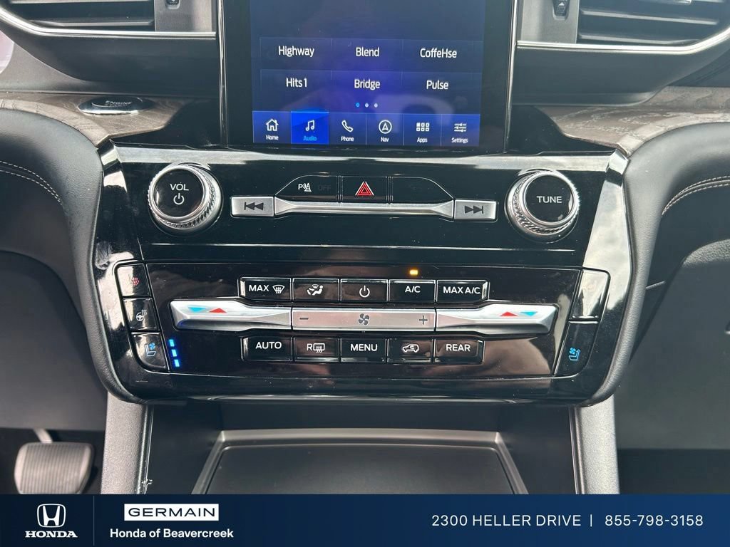 Used 2024 Ford Explorer Platinum w/ Technology Package AWD/4WD image 14