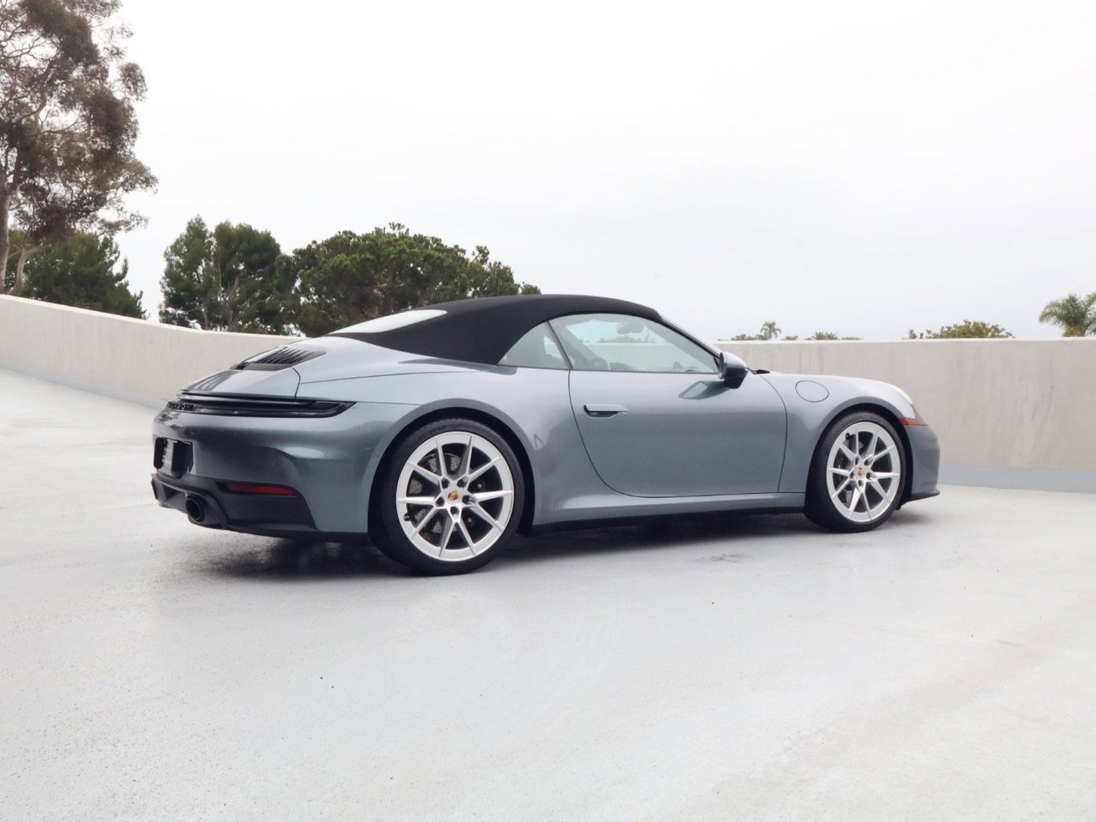 Certified 2025 Porsche 911 Carrera RWD image 9