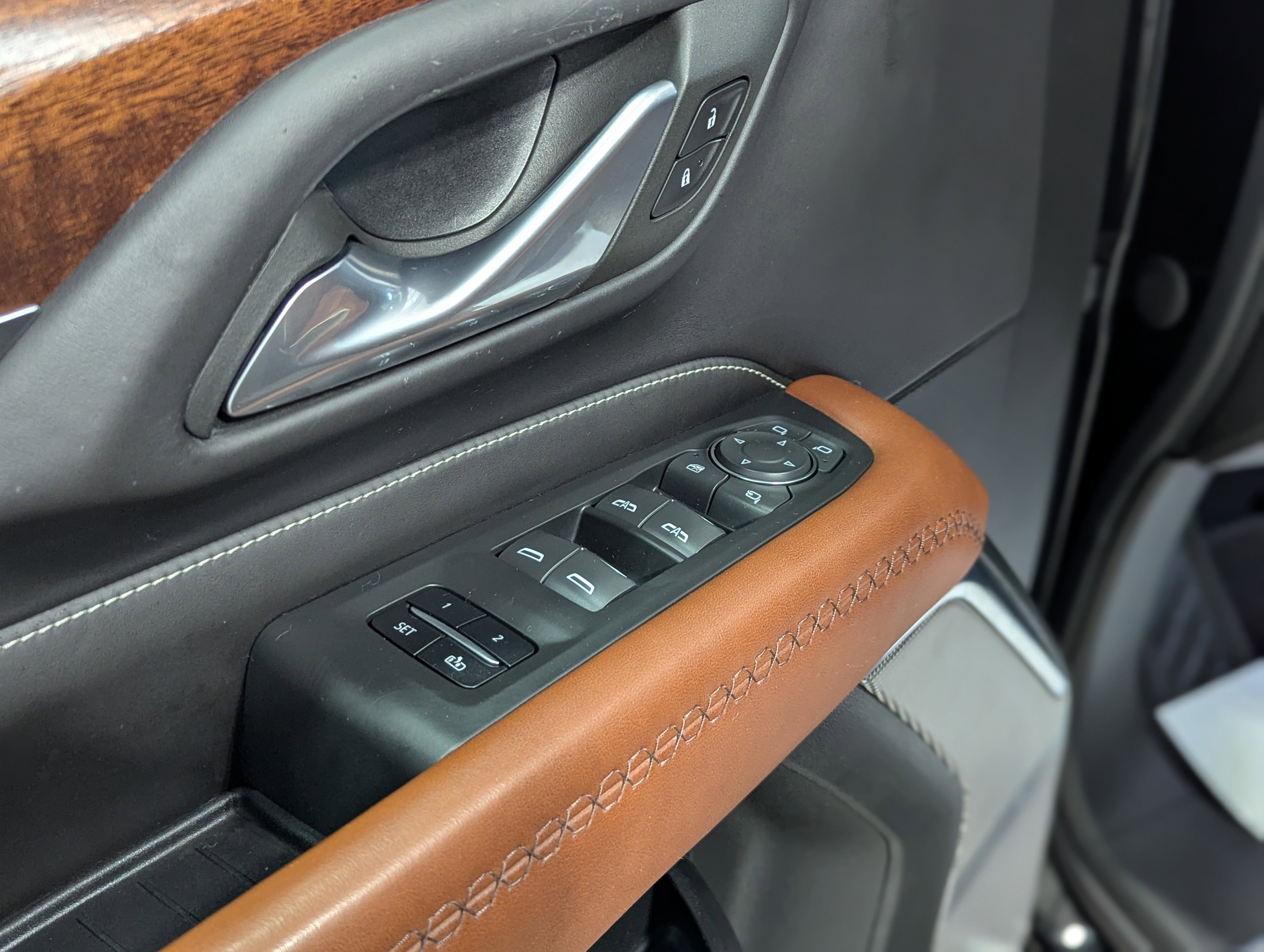 Used 2023 GMC Yukon Denali Ultimate image 11