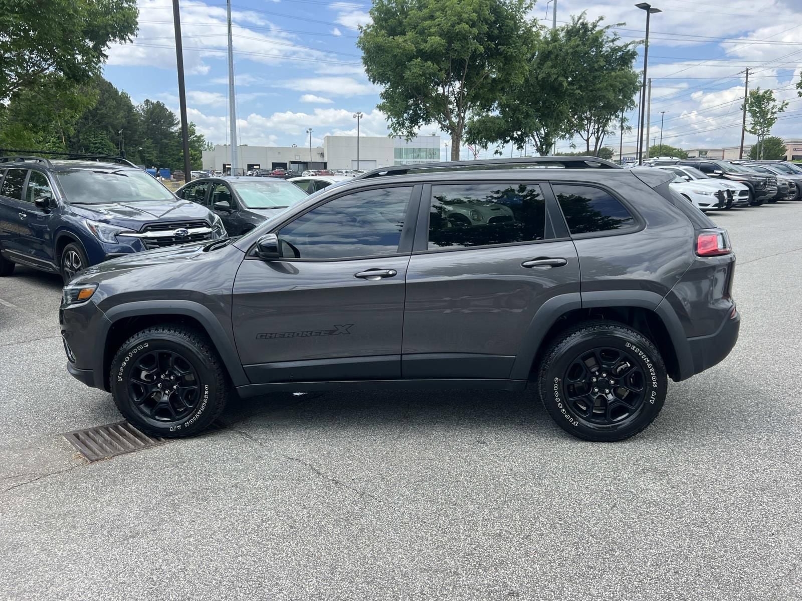 Used 2022 Jeep Cherokee Latitude AWD/4WD image 4