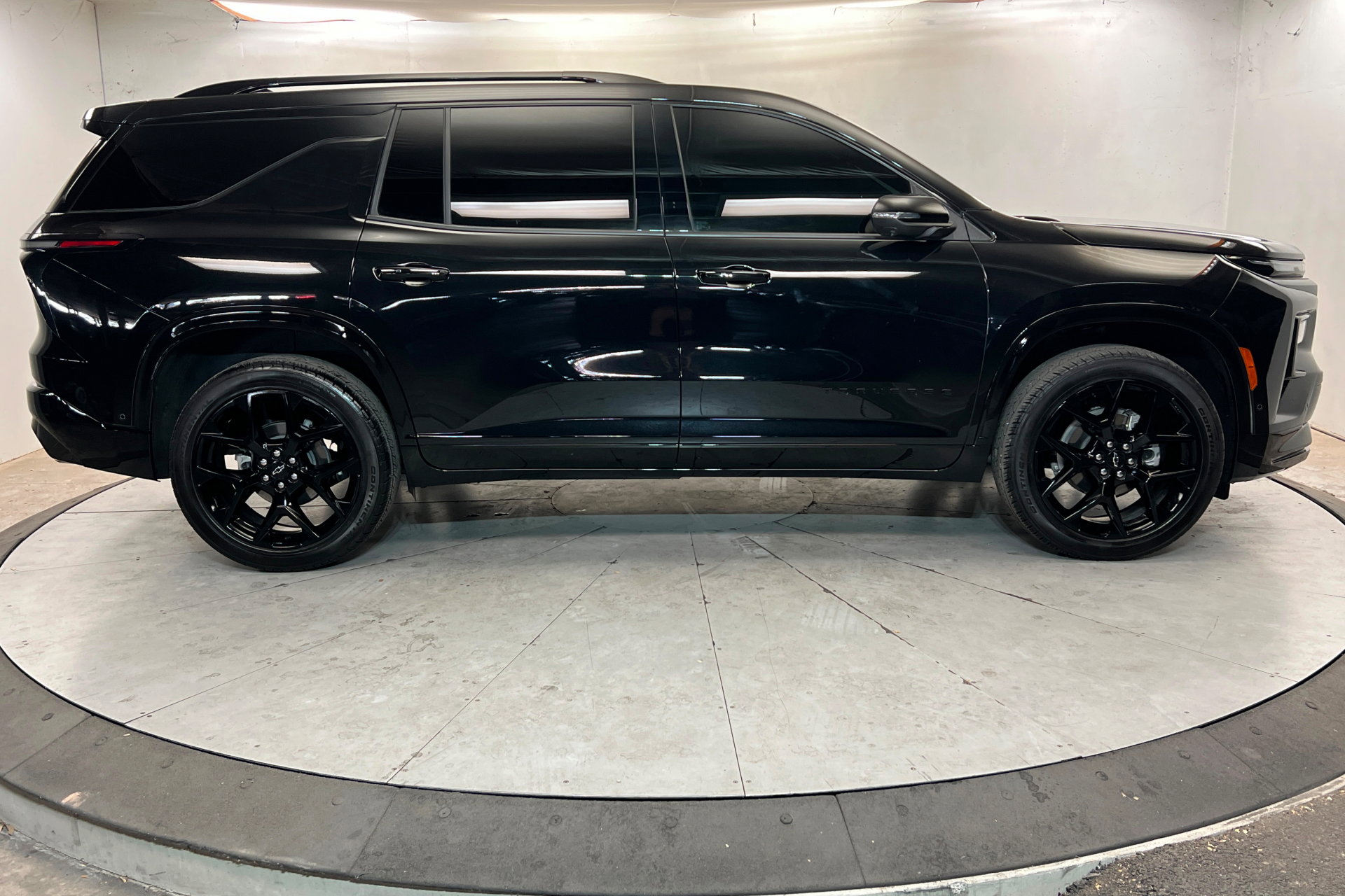 Used 2024 Chevrolet Traverse RS FWD image 7