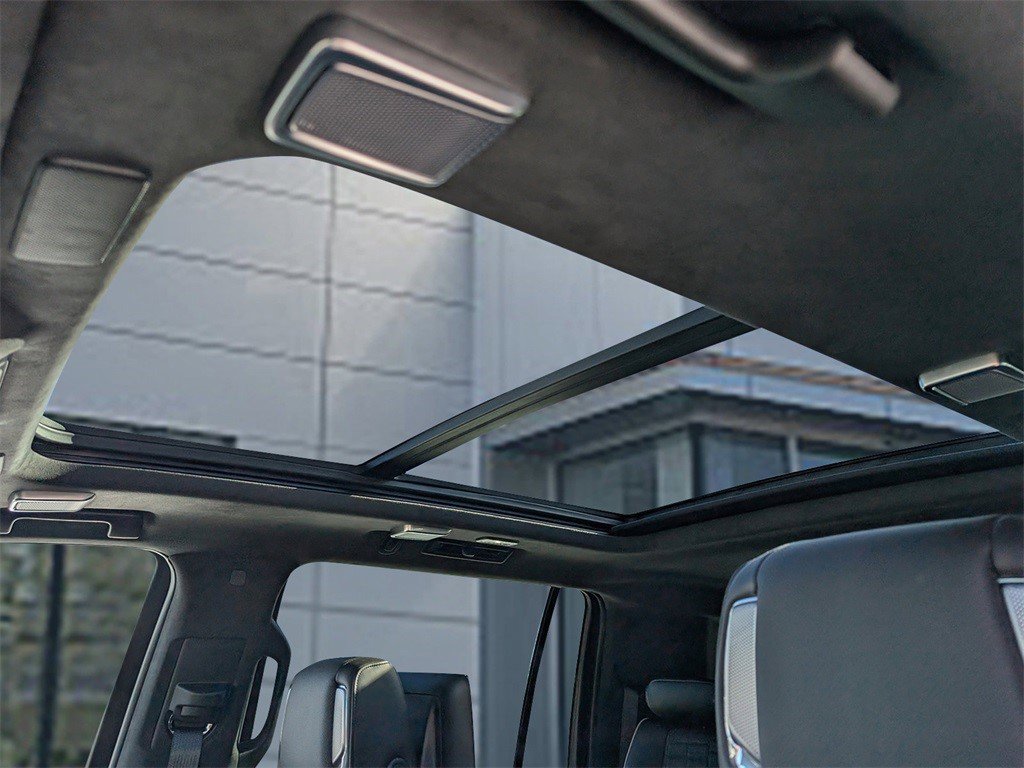 Certified 2023 Cadillac Escalade ESV Premium Luxury Platinum image 13