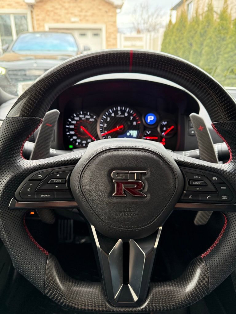 Used 2018 Nissan GT-R Premium image 16