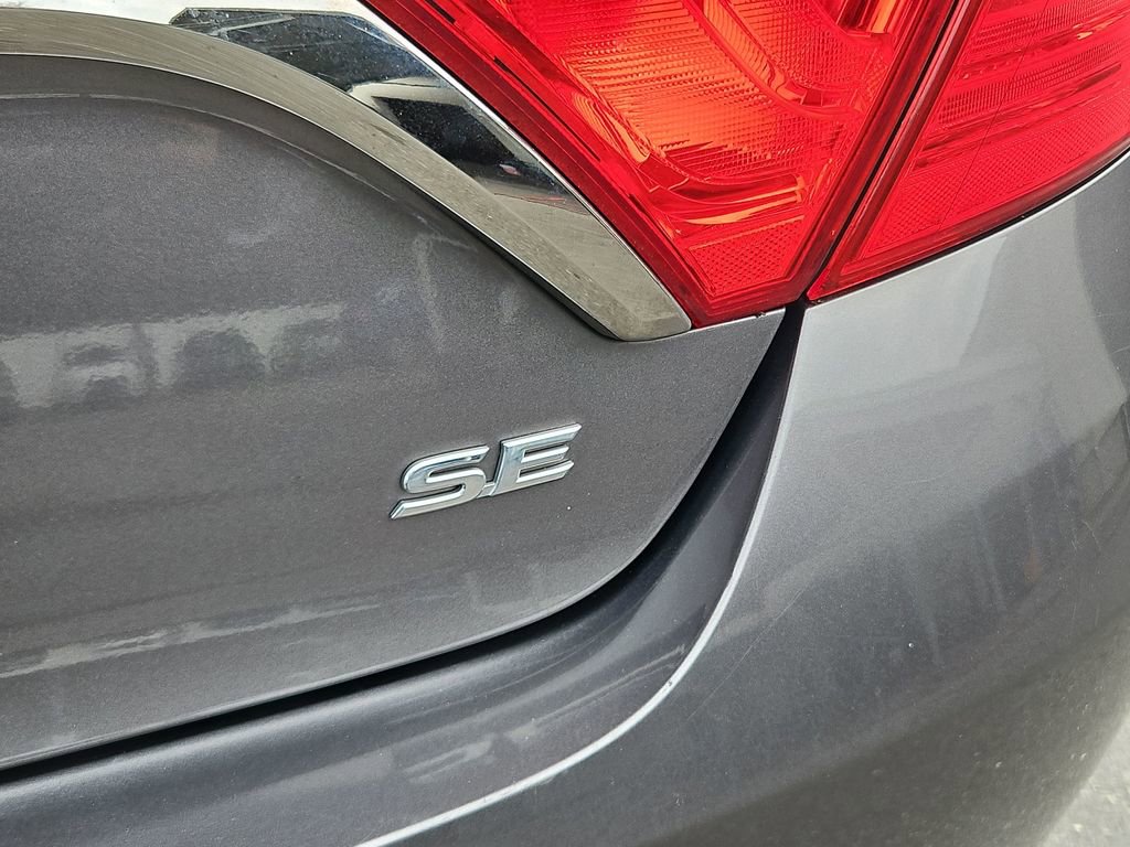 Used 2017 Toyota Camry SE image 26