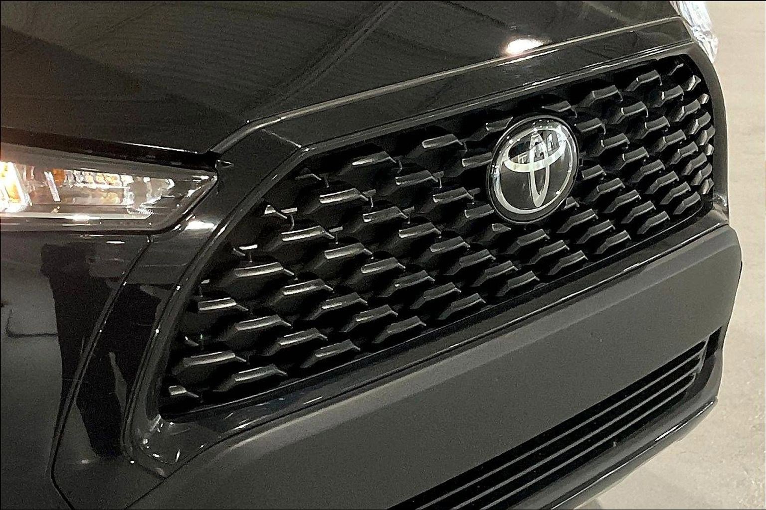 Used 2025 Toyota Corolla Cross L image 33