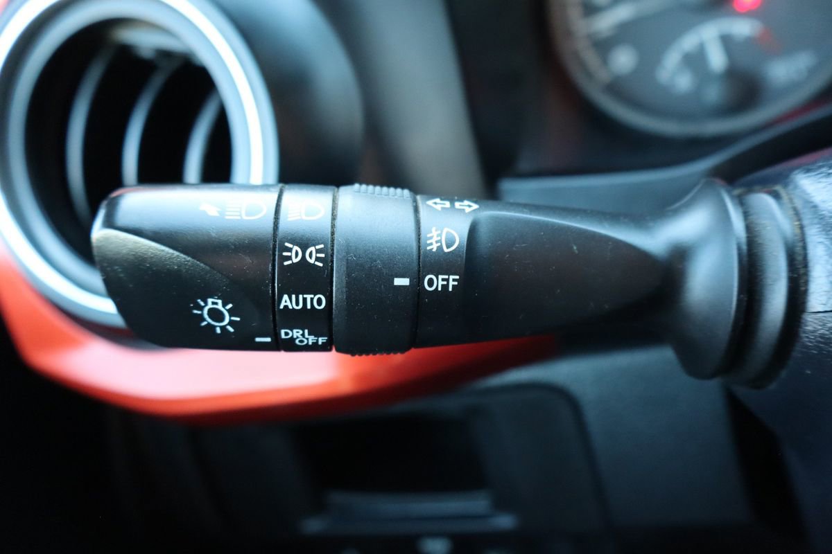 Used 2018 Toyota Tacoma TRD Off-Road AWD/4WD image 32