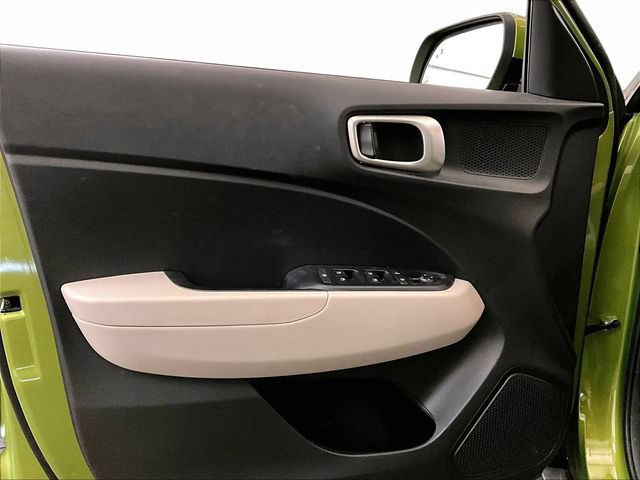 Used 2023 Hyundai Venue SEL FWD image 22
