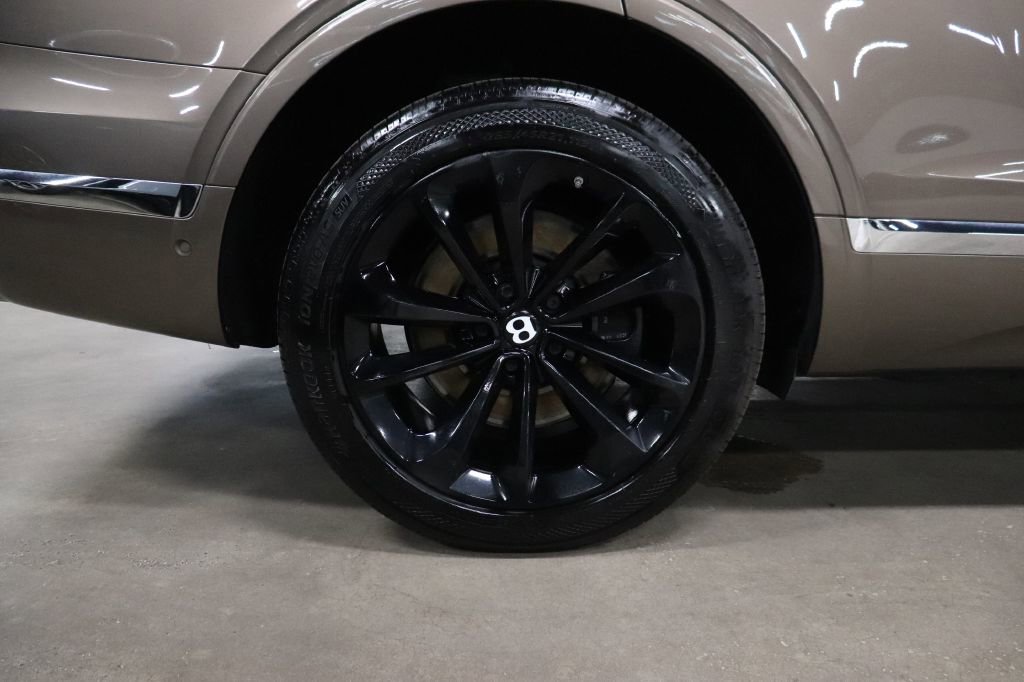 Used 2017 Bentley Bentayga image 30
