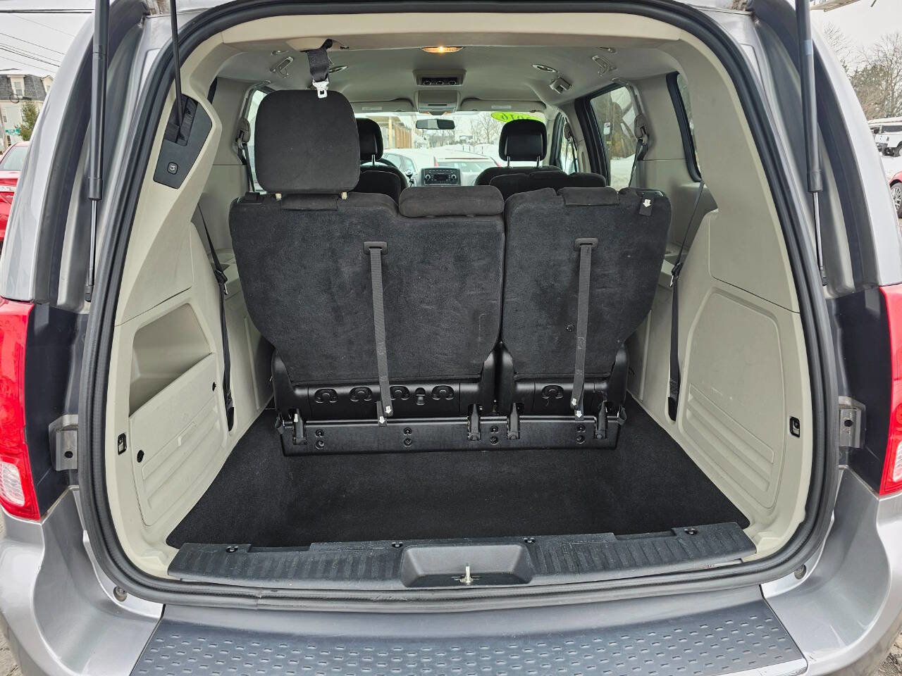 Used 2016 Dodge Grand Caravan SXT image 7