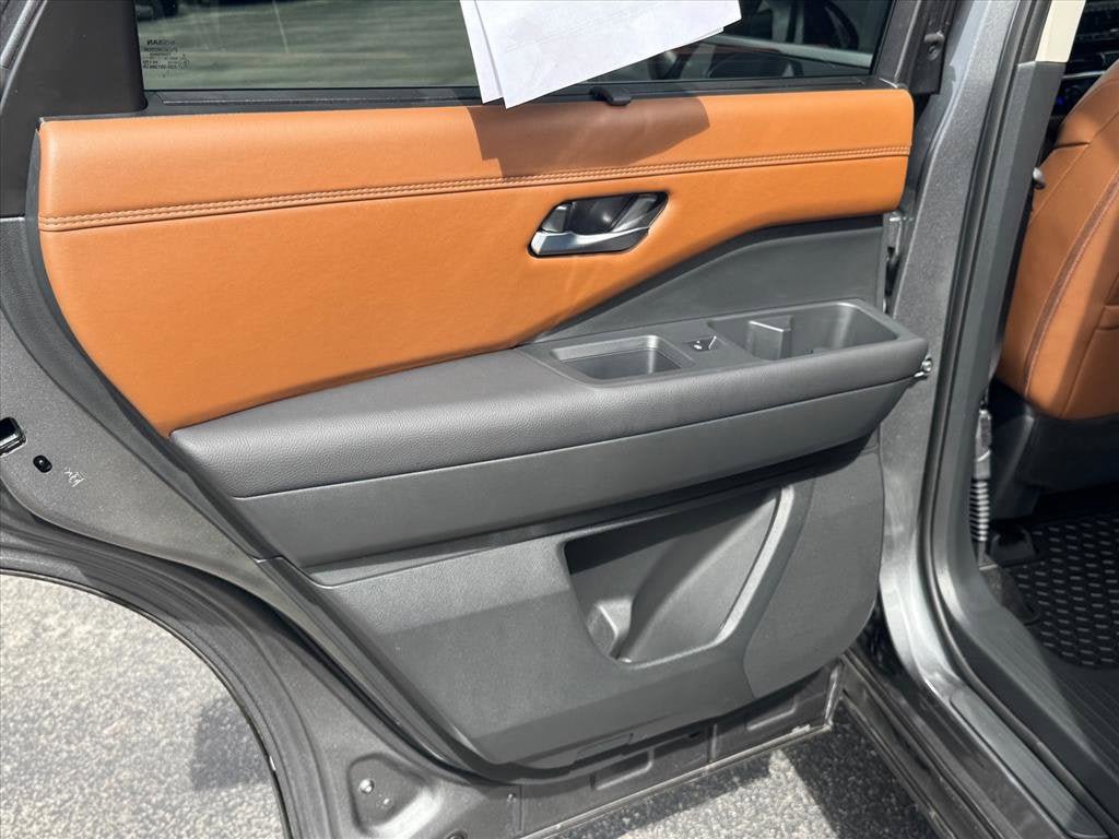 Used 2025 Nissan Pathfinder Platinum w/ Cargo Package FWD image 18