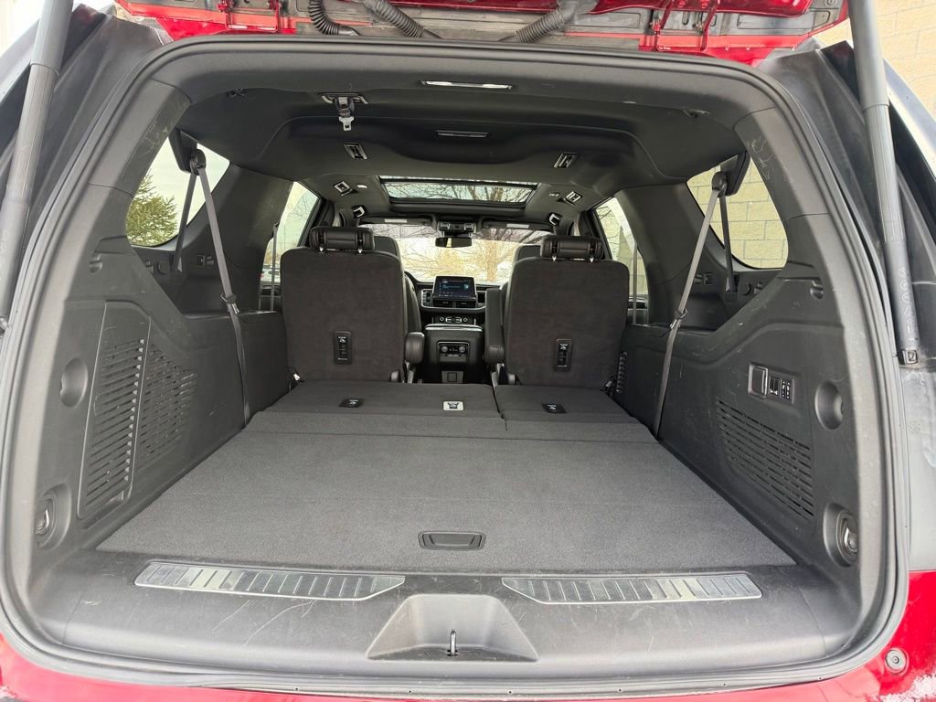 Used 2024 Chevrolet Suburban RST w/ Luxury Package image 12