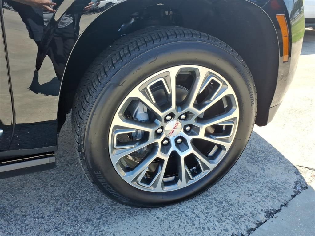 New 2026 GMC Yukon Denali w/ Denali Reserve Package image 9